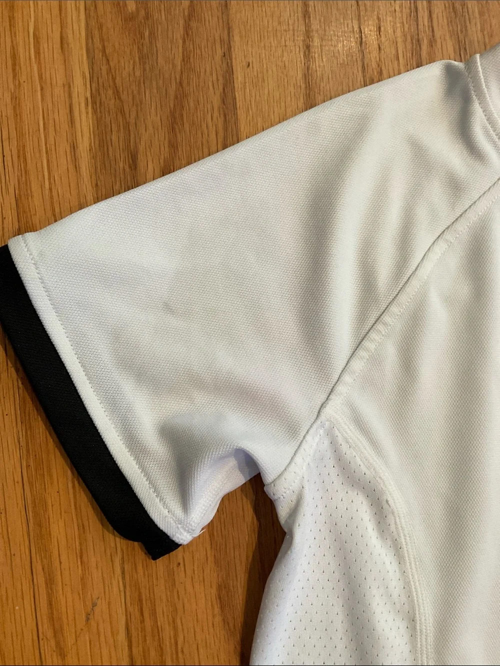 NIKE - TEE - Dri-Fit - White Black Nike Logo  &  Sleeve Boy’s Size S -Short Slee